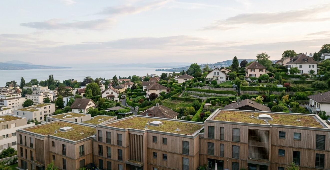 Vue panoramique de Lausanne montrant immeubles résidentiels et maisons individuelles (prix immobilier Vaud)